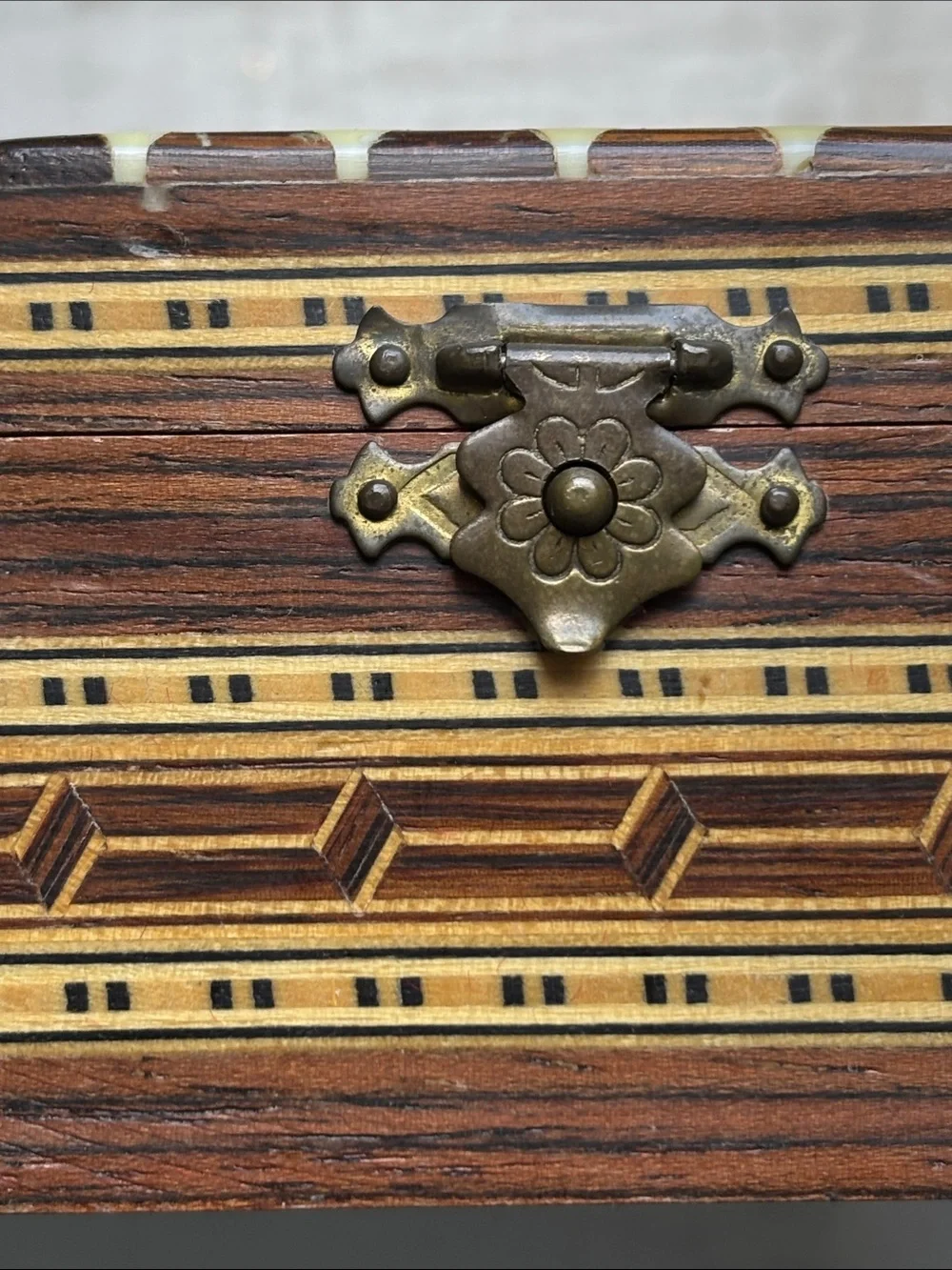 🟡 Miguel Laguna Vintage Handcrafted Octagonal Inlay Wood Jewelry Box Taracea